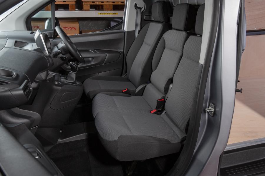 Интерьер Toyota ProAce City Van LWB 2020 года  (UK) (фото 12 из 22)